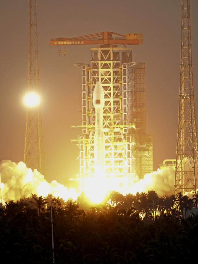长征八号甲运载火箭海南发射场点火起飞