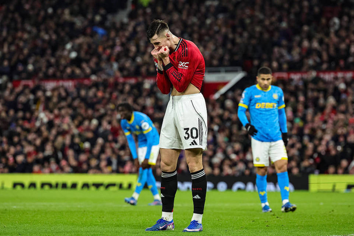 曼联亏麻？8500万水货2失良机+获最低分！连续2轮中柱，球荒已2个月