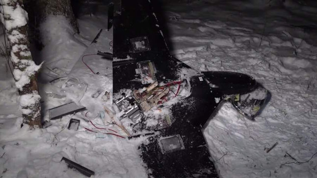 俄罗斯国防部视频中展示的无人机残骸。图源：《消息报》