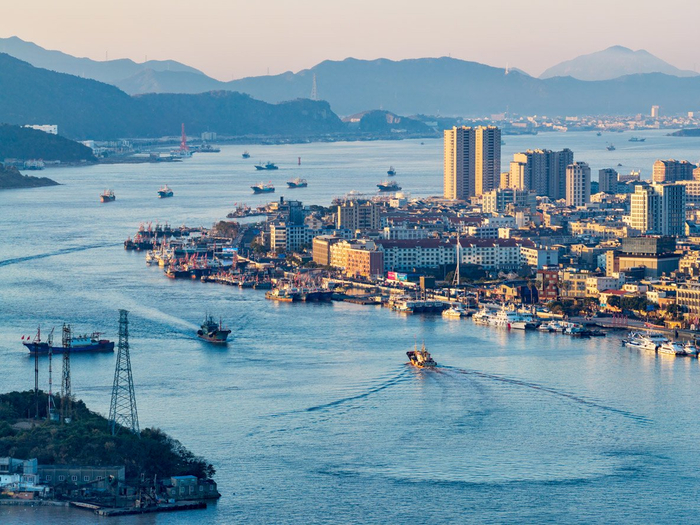图为石浦港区主航道（沈颖俊/摄）