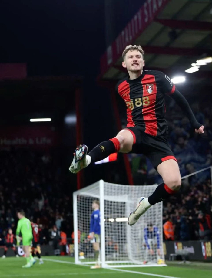 布鲁克斯在伯恩茅斯25年首尾两场联赛破门，其余比赛颗粒无收