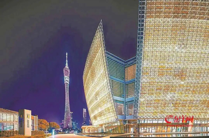 广州艺术博物院（广州美术馆）与中轴线上的广州塔遥相辉映 邓勃 摄