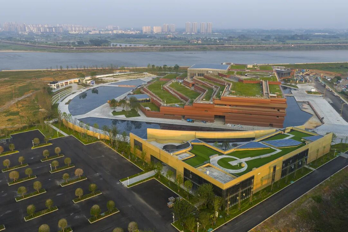 江口沉银博物馆整体涵盖游客中心、博物馆主体建筑与考古工作站。