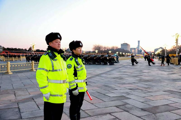 民警在天安门前执勤保障。北京警方供图