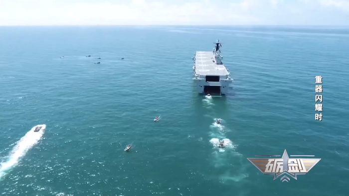 075型两栖攻击舰