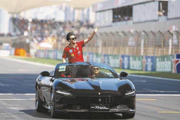             周冠宇边积累边等待 本版图片  记者  李铭珅  摄          