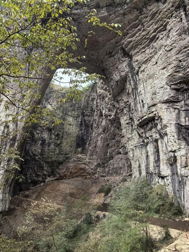 图为贵州某处曾被污染破坏的溶洞，洞内垃圾已清理干净。（受访者供图）
