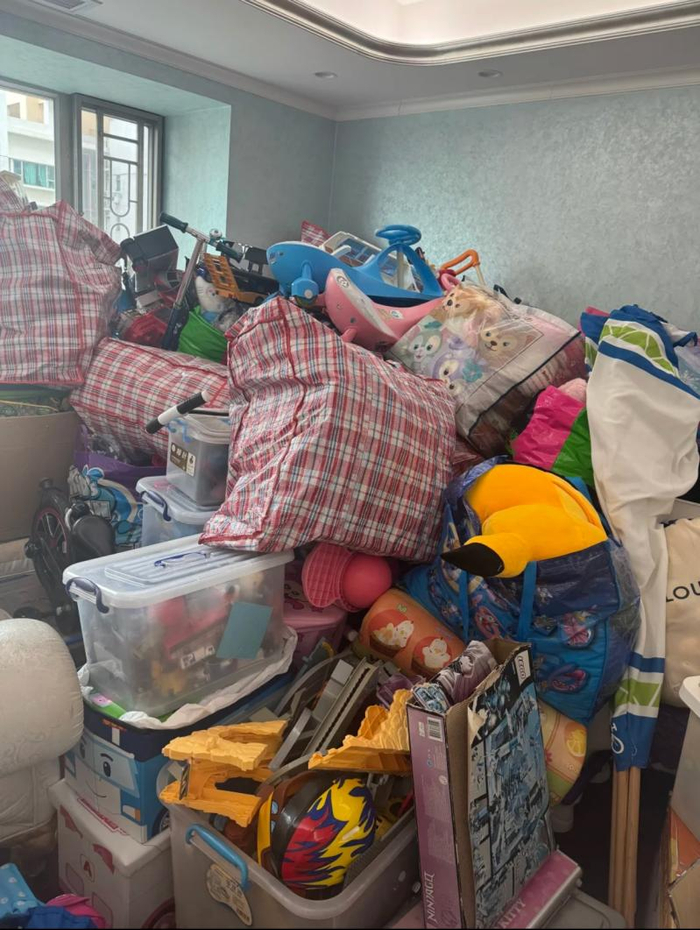 ▲卖掉最后一套房后，真真从之前的家里搬出来，图片由受访者提供