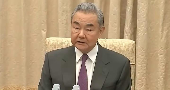 王毅：委内瑞拉形势突变引发国际社会高度关注，我们从不认为哪一个国家可以充当国际警察