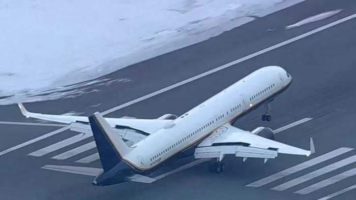 △载有马杜罗的飞机抵达美国纽约一处军事基地