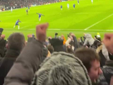近距离看进球后冲向冲进球迷的恩佐！