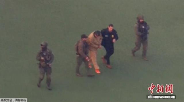 马杜罗被押上囚车