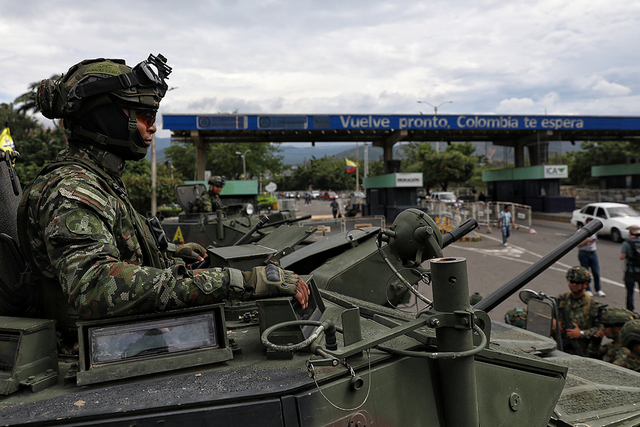当地时间2026年1月3日，哥伦比亚士兵在哥伦比亚与委内瑞拉边境巡逻。视觉中国 图