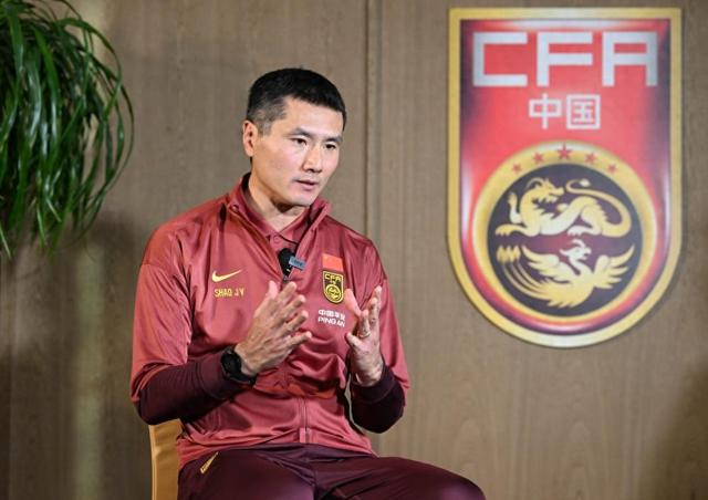 邵佳一接受新华社记者采访。新华社记者 邓华 摄