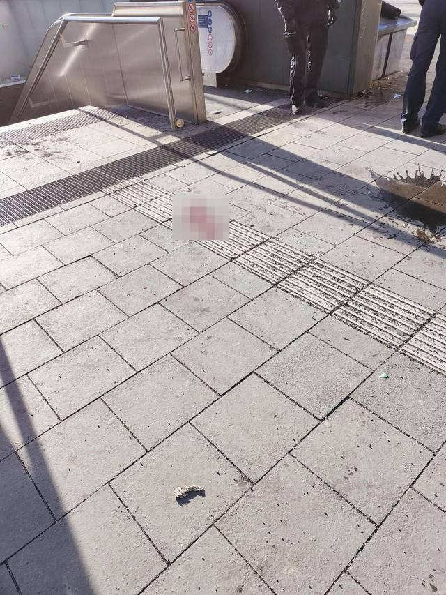 徐先生将对方撂倒后，对方受伤流血（受访者供图）