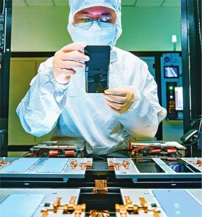 华星光电等龙头企业牵头的产业创新联合实验室，加速科技成果向现实生产力转化。 记者陈亮 摄