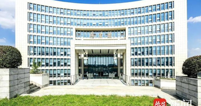 群通知“高数成绩差或请家长陪读”，南京一高校最新回应：仅在极特殊情况下，才会审慎提出家长到校陪读建议