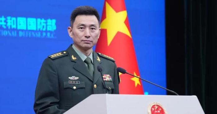 中国海军南海救助菲渔民被菲方诬称“政治宣传”，国防部回应