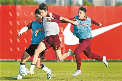         U23国足球员    训练中    供图/视觉中国