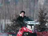 黄海冰蒋璐霞傅菁海拉尔骑雪地摩托