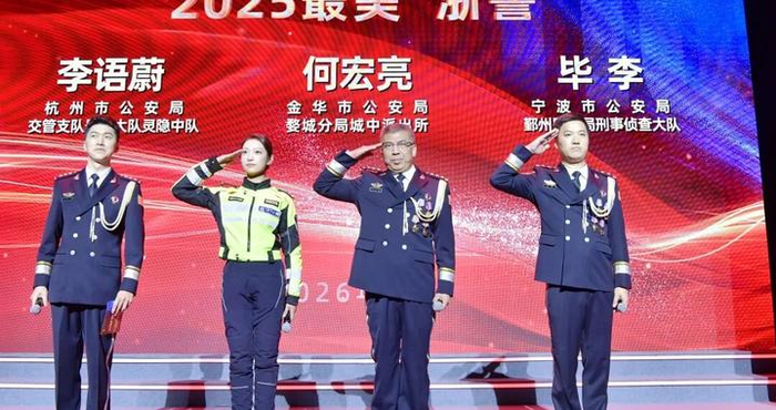 “兔子警官”李语蔚，光荣当选