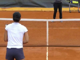2019年小豹子🐆在网球学院与教练训练的一段视频，只看到背影