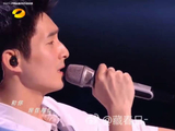 危晋宇素颜登音综舞台献唱年少有为