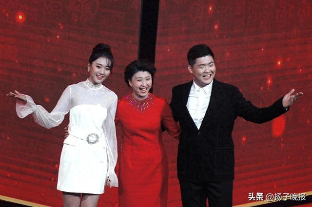 闫学晶和儿子、儿媳 资料图（来源：CFP）