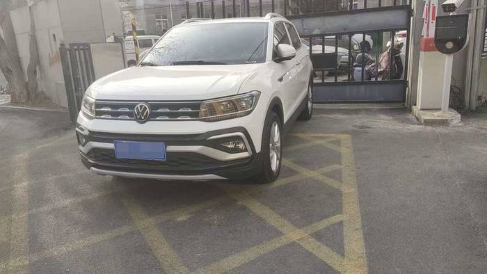 车辆占用了小区消防通道。石景山消防供图