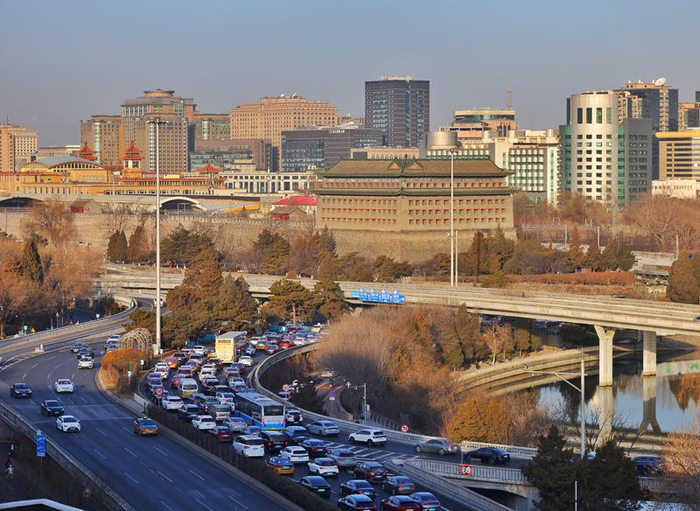 1月12日早高峰，二环路外环东便门桥下拥堵严重。新京报记者 王贵彬 摄