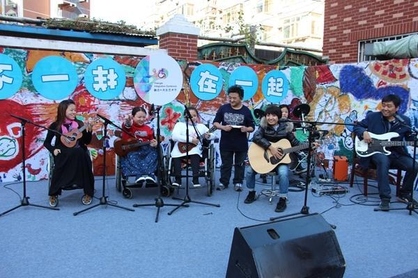  2015年10月31日，“8772”乐队的第一次演出。受访者供图