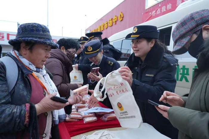 前来检测的市民络绎不绝。海淀区市场监管局供图