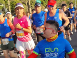 “轮椅跑者”晒厦马偶遇朱迅