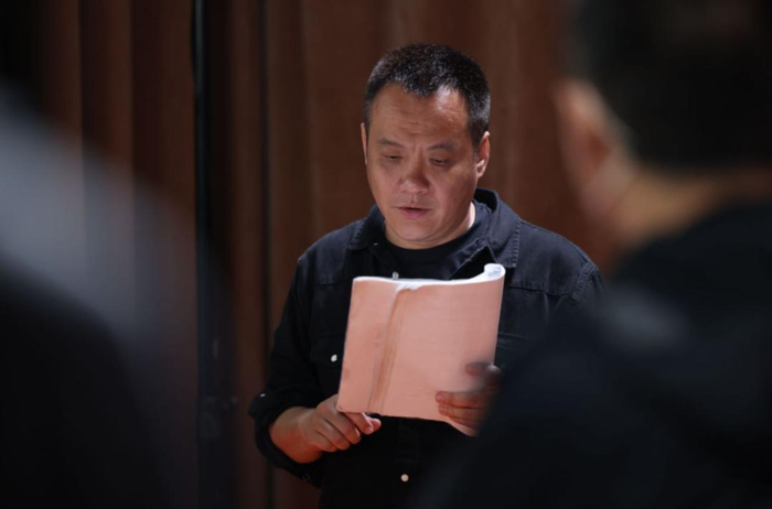 宁浩觉得，人和人之间的交流越来越难。（图/《红毯先生》）