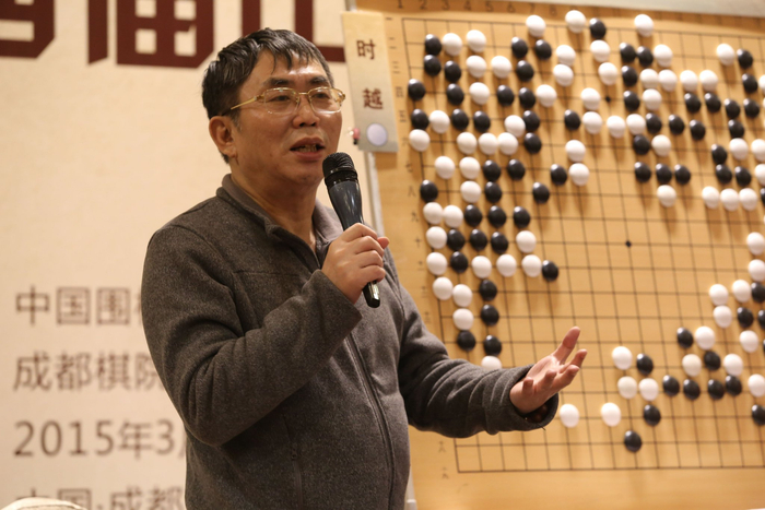 2015年3月10日，四川成都，2015西南棋王赛，聂卫平术后首次长时间讲棋。资料图/IC photo