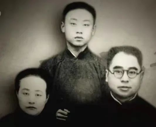 △于敏与父母合影