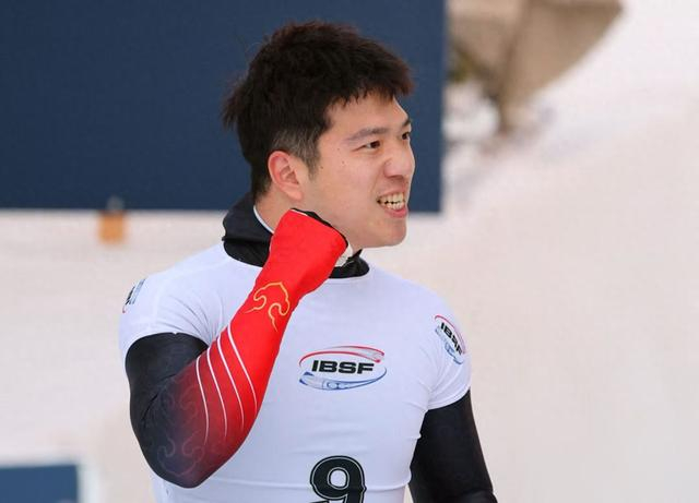 1月9日，殷正本赛季第三次站上世界杯个人项目的领奖台。新华社供图