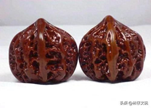 文玩核桃盘玩多久才能红透?_财经头条