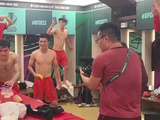 U23国足晋级四强后更衣室跳刀马舞庆祝