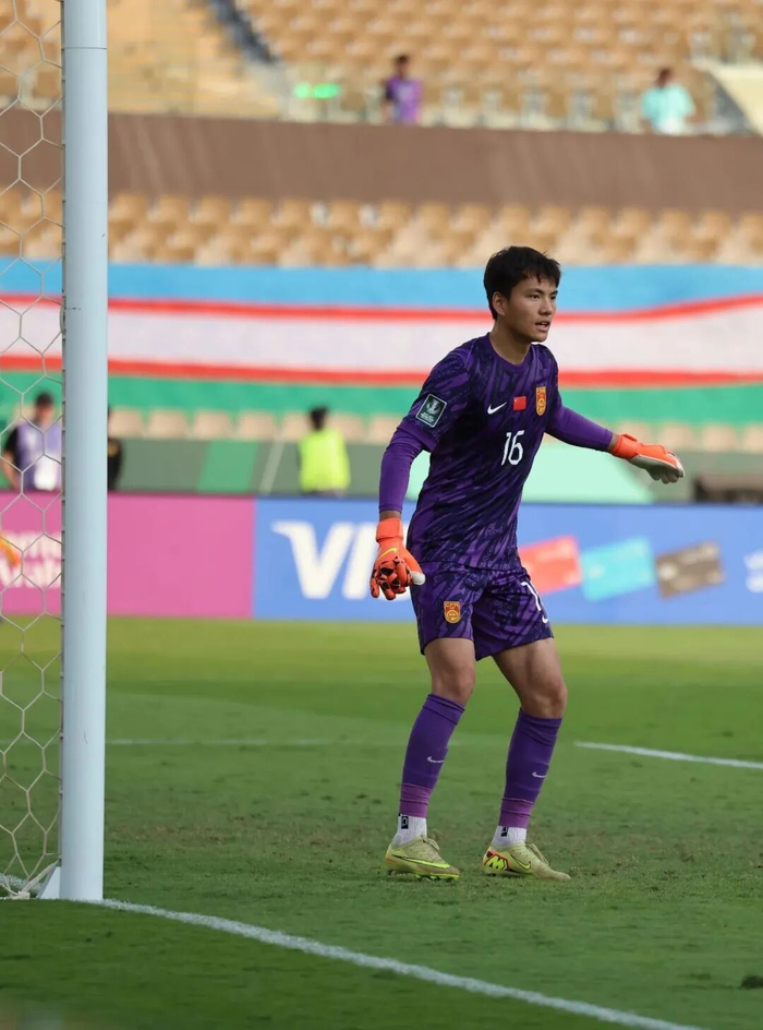 1月17日，中国队门将李昊在比赛中。新华社记者 王海洲 摄