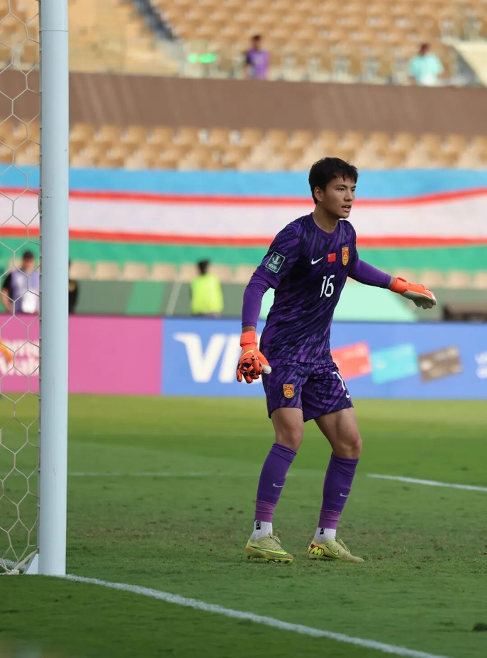 1月17日，中国队门将李昊在比赛中。新华社记者 王海洲 摄