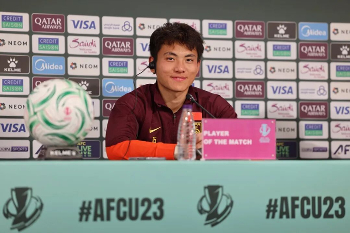 1月17日，中国队门将李昊在赛后新闻发布会上。新华社记者 王海洲 摄