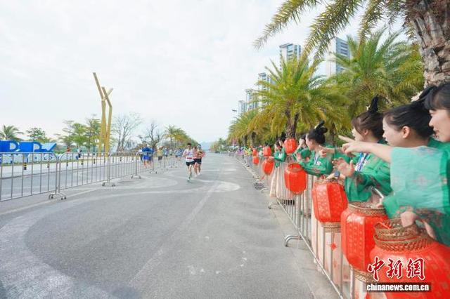 市民为参赛选手加油呐喊。活动主办方供图