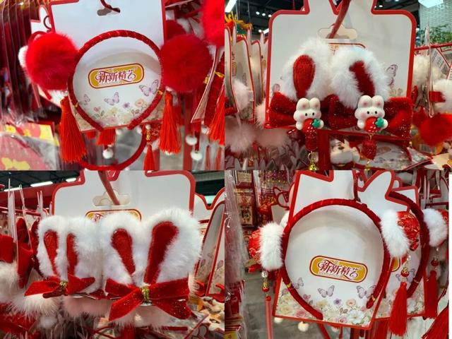 △儿童新年衣服、头饰。