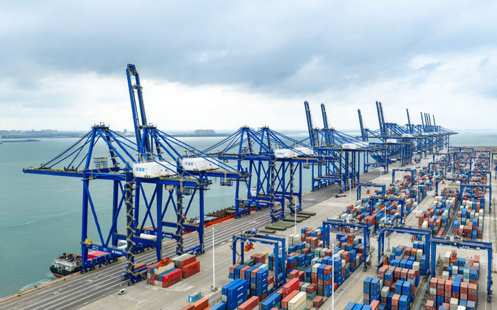 2025年12月，航拍洋浦港国际集装箱码头。图/IC photo