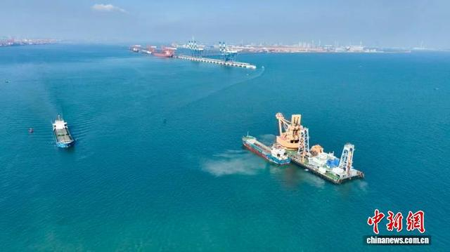 图为防城港港30万吨级进港航道建设现场。苏龙庆 摄