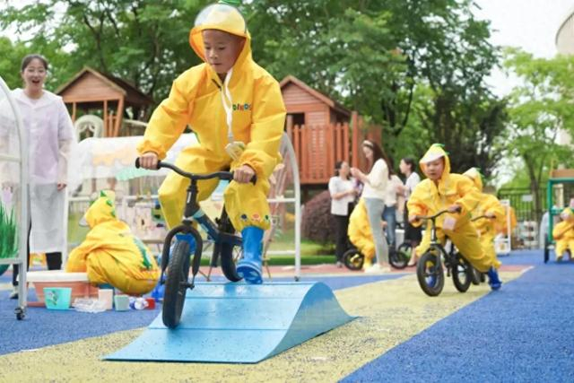 上海市闵行区马桥幼儿园的户外活动。 本文图均为 上海市教委 供图