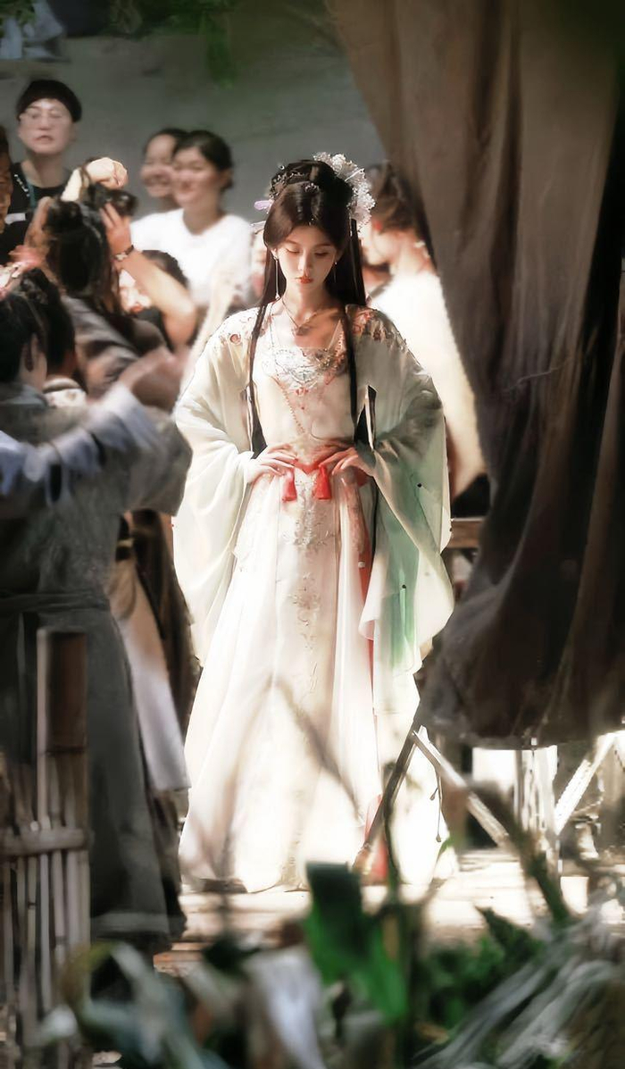 250831 鞠婧祎新剧引发粉丝热烈期待,古装造型与演技获