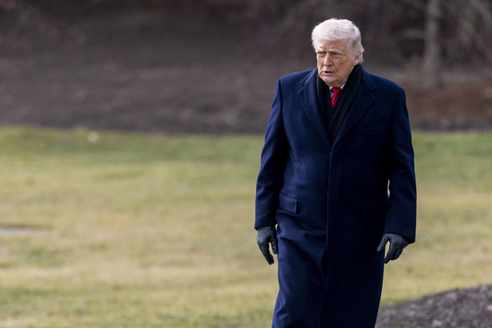 当地时间2026年1月16日，美国华盛顿，美国总统特朗普启程前往佛罗里达州。图/IC photo