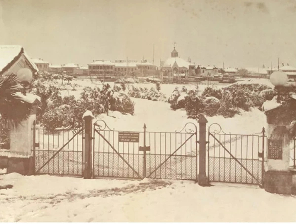 1893年拍摄的外滩公园雪景。图片来源：澎湃新闻